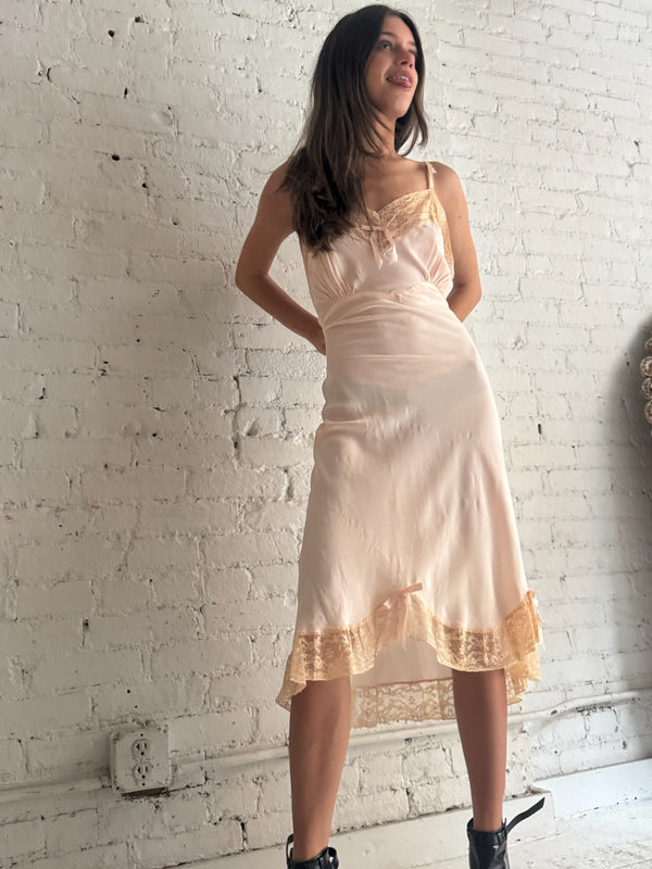 Vintage Pink Bow Slip